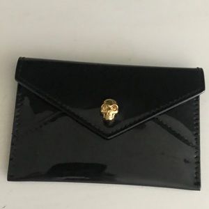 💀Alexander McQueen soft patent envelope card case